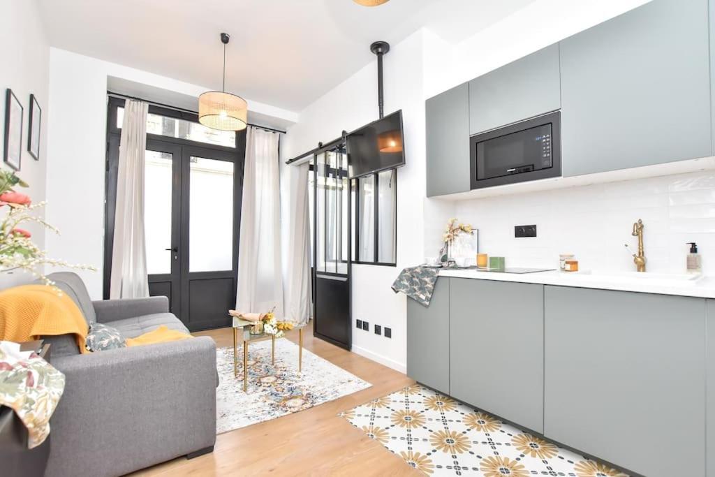 パリCharming Flat In Montmartre - Imhostアパートメント エクステリア 写真
