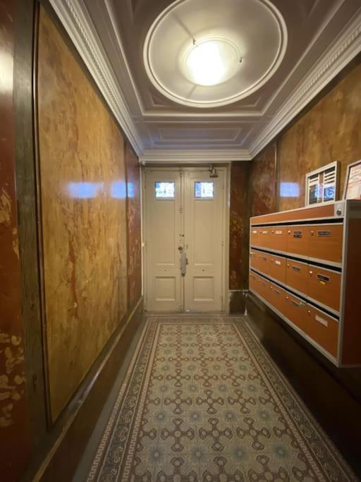 パリCharming Flat In Montmartre - Imhostアパートメント エクステリア 写真
