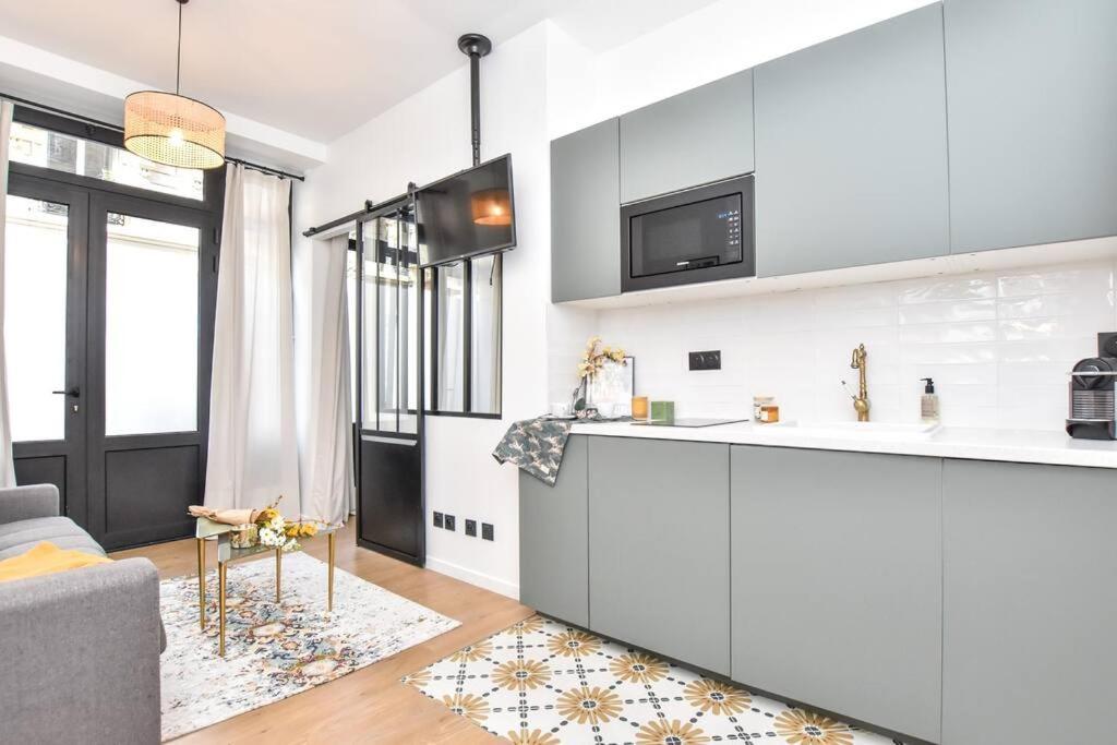 パリCharming Flat In Montmartre - Imhostアパートメント エクステリア 写真