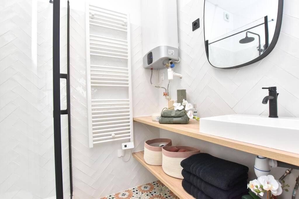 パリCharming Flat In Montmartre - Imhostアパートメント エクステリア 写真