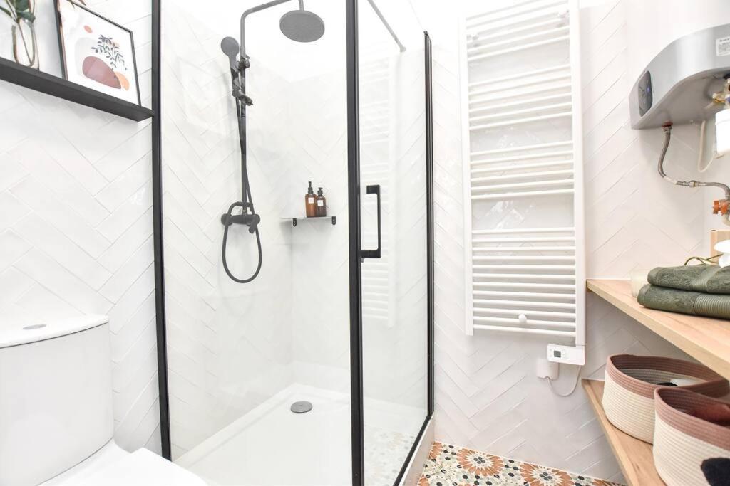 パリCharming Flat In Montmartre - Imhostアパートメント エクステリア 写真